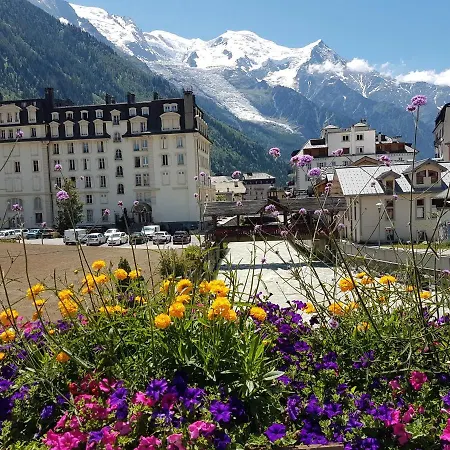 Vue Montblanc Magique En Centre-Ville Avec Parking Chamonix Exterior foto