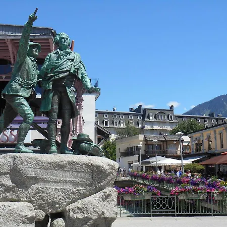 Vue Montblanc Magique En Centre-Ville Avec Parking Chamonix Exterior foto